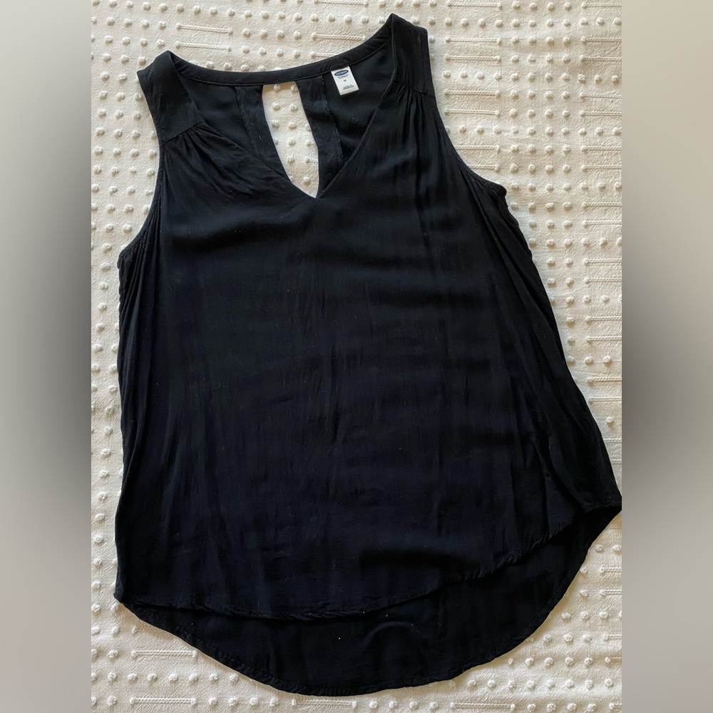 Black keyhole tank